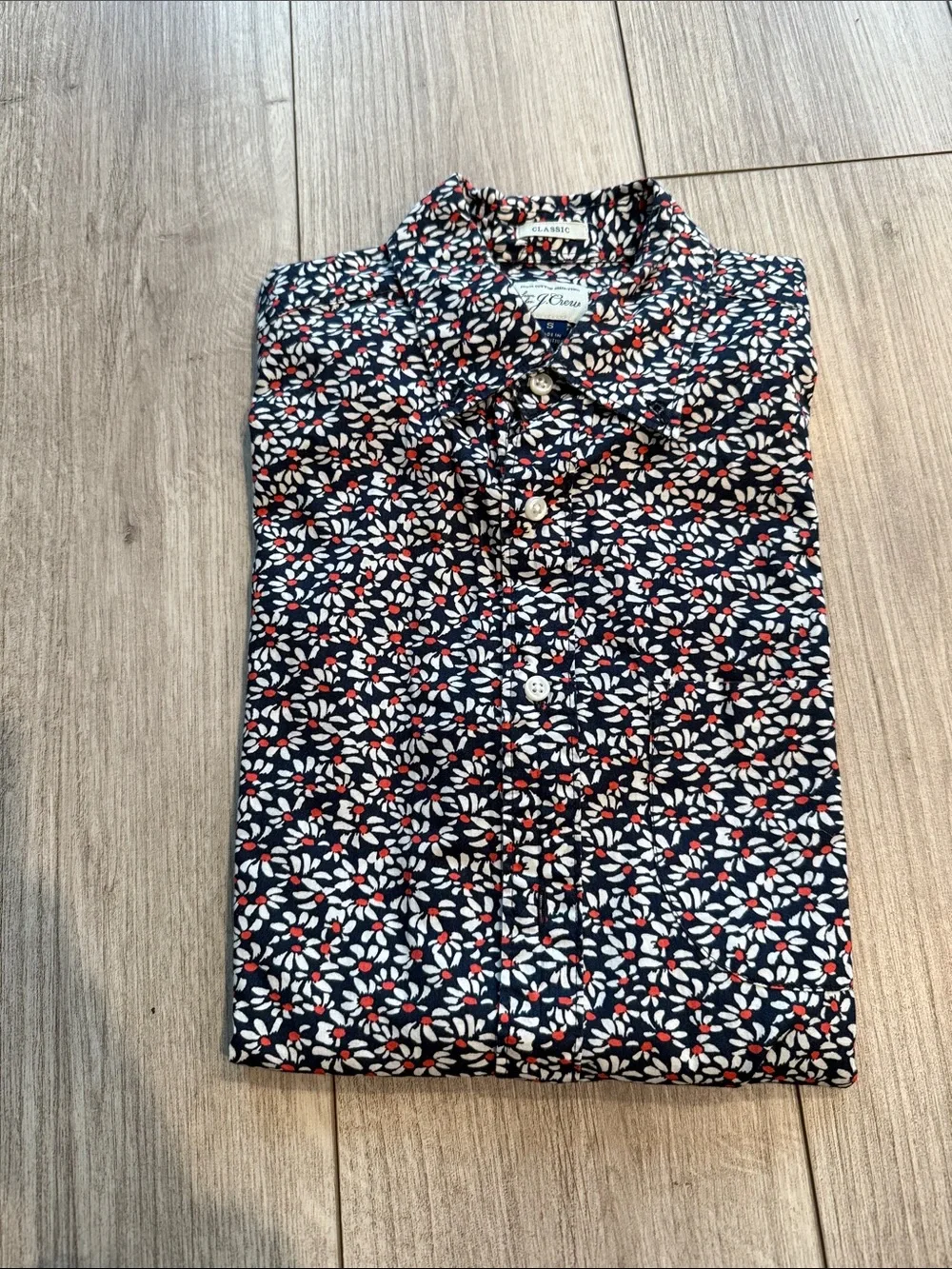 J. Crew Men’s Navy Short Sleeve Button-Down Shirt Red & White Floral Print Small